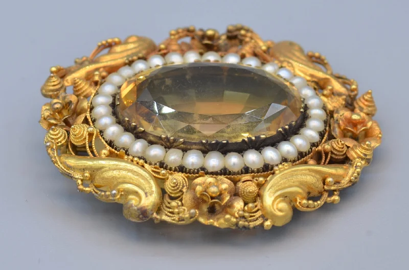 18K yellow gold Victorian brooch, center Citrine framed with natural river pearls